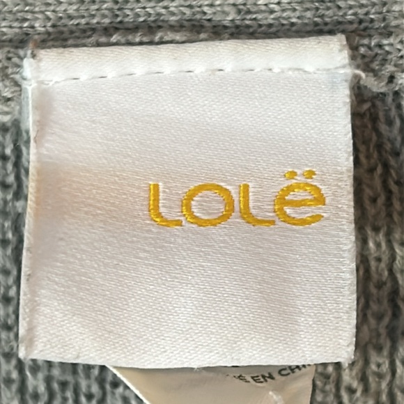 💕3/$15💕 Gray Button-Up Cardigan - Picture 2 of 8